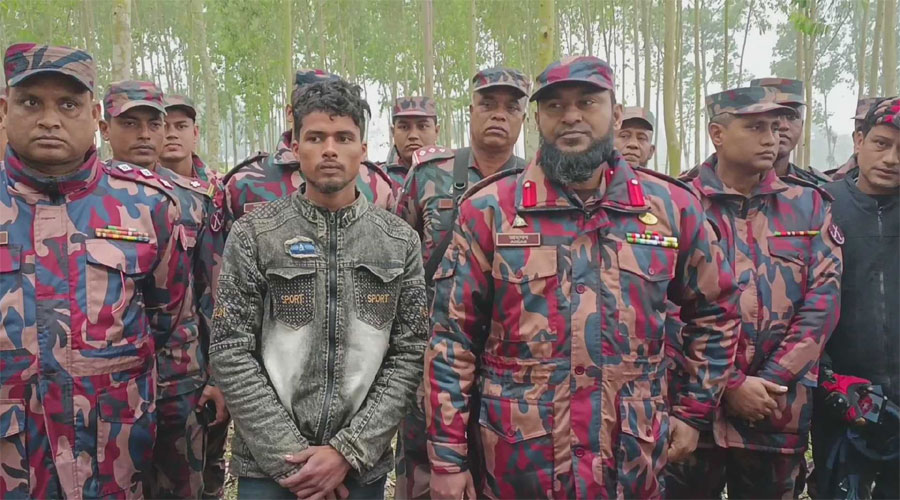 সীমান্ত থেকে নিয়ে যাওয়া কৃষককে ফেরত দিল বিএসএফ