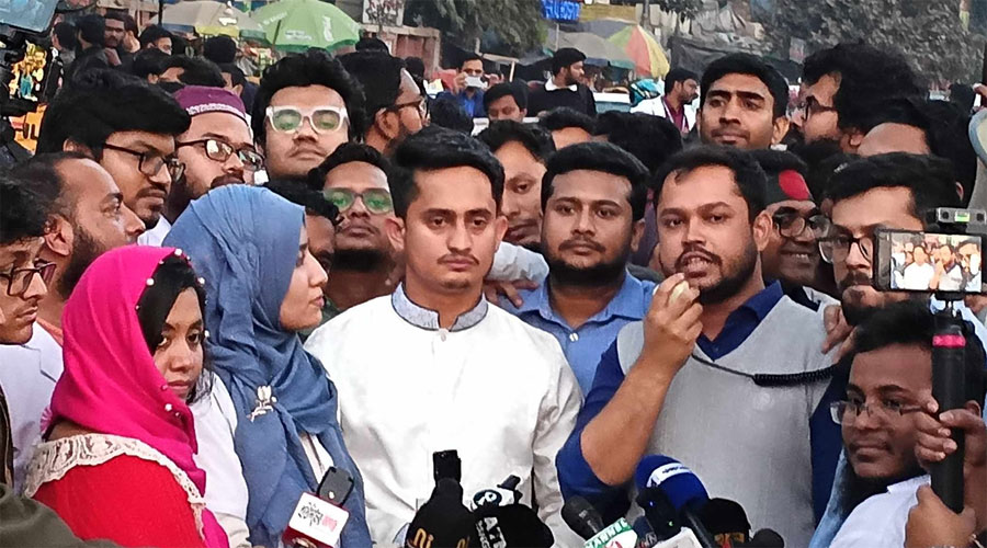 পাচার করা টাকায় বিদেশে বসে গুজব ছড়াচ্ছে ফ্যাসিস্ট হাসিনা