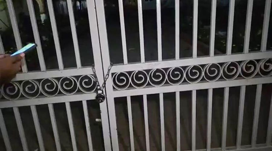 কুয়েট উপাচার্য বাসভবনে তালা দিয়েছে শিক্ষার্থীরা
