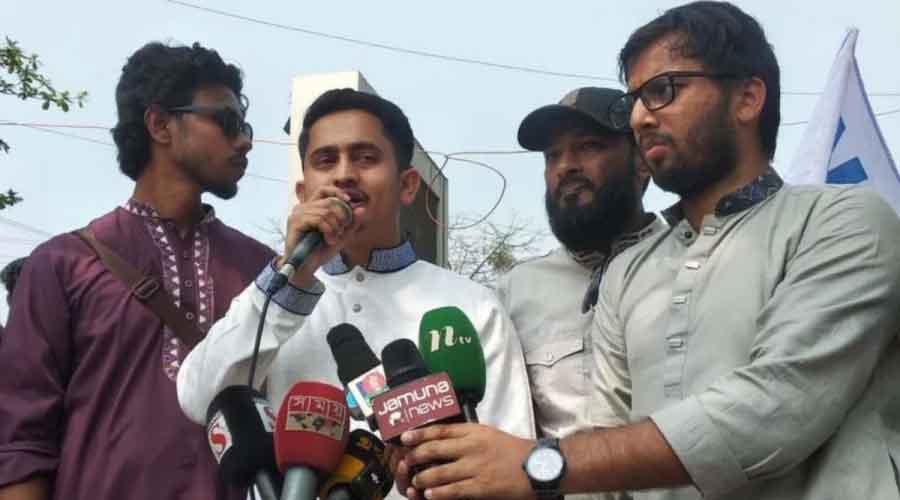 দলের নাম বা মার্কা দেখে ভোট দেবেন না
