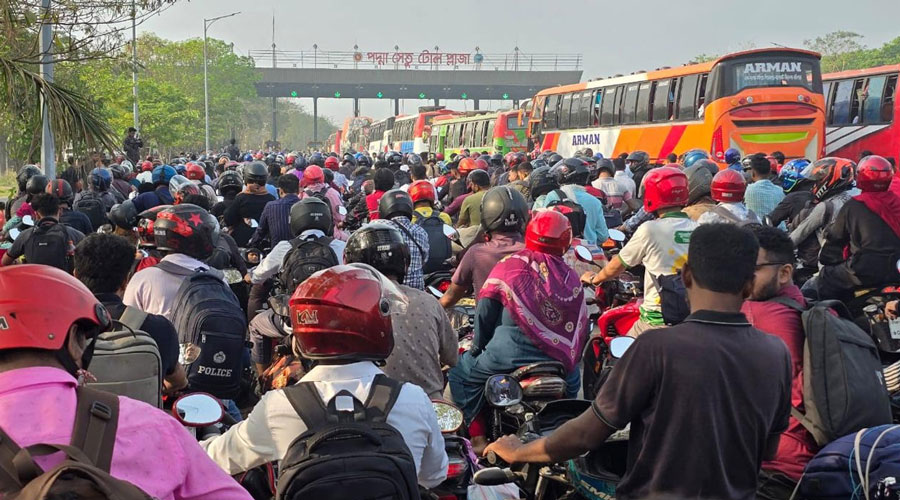 পদ্মা সেতুতে মোটরসাইকেলের ঢল