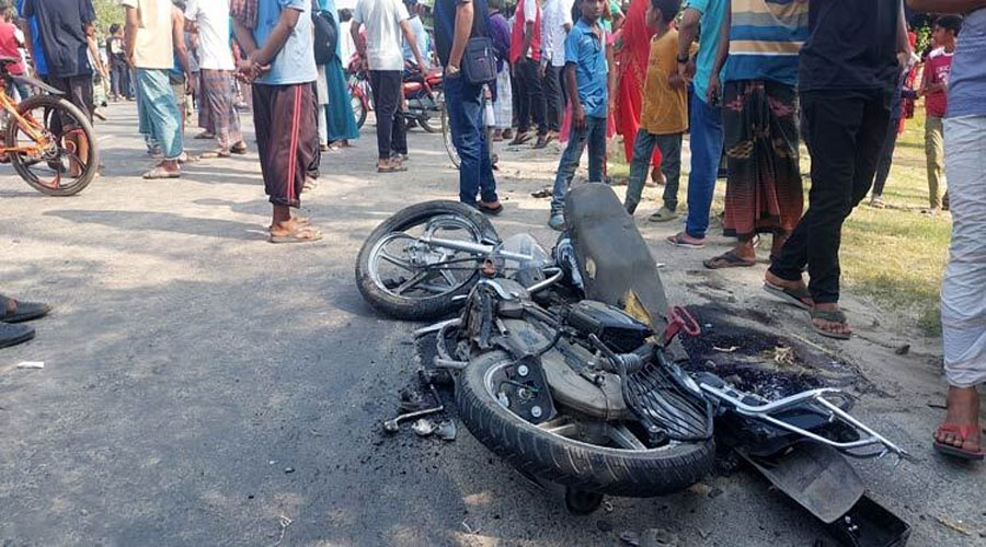 বাসচাপায় ২ মোটরসাইকেল আরোহী নিহত, মহাসড়ক অবরোধ