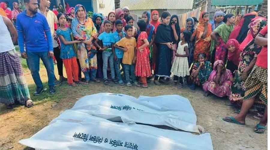 কুষ্টিয়ায় বাসের ধাক্কায় নিহত ২ 