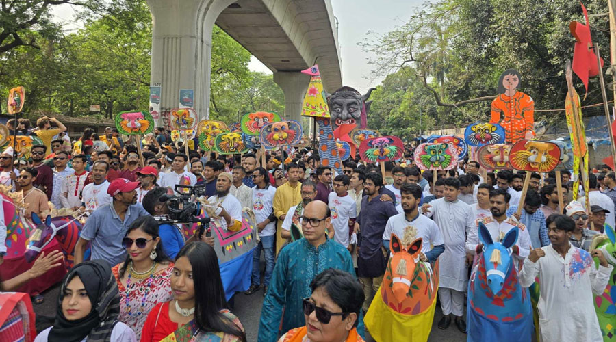 বর্ষবরণ আনন্দ শোভাযাত্রায় হাজারো মানুষের ঢল