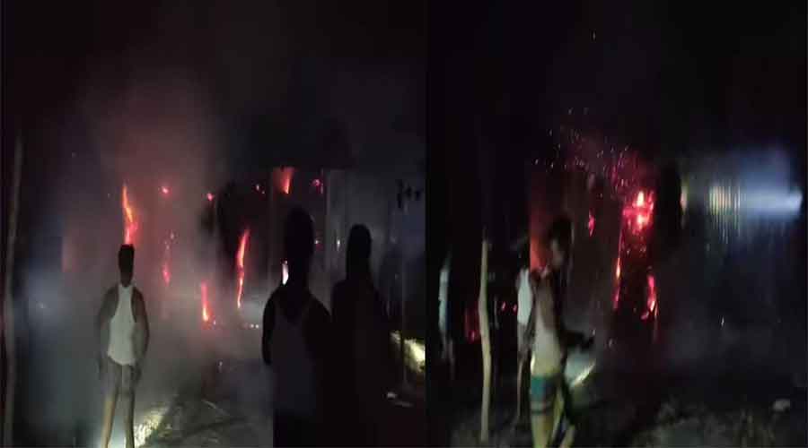 ছাত্রলীগ সভাপতি সাদ্দামের বাড়িতে আগুন