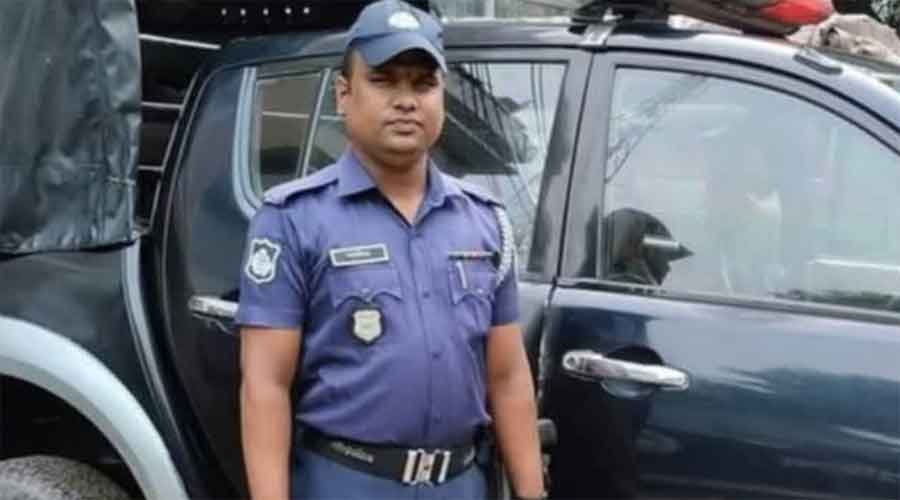 চেকপোস্ট ব্যারাক থেকে পুলিশ সদস্যের মরদেহ উদ্ধার