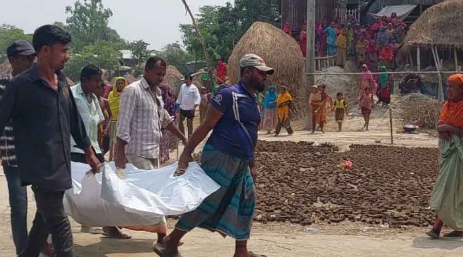 পরকীয়া সম্পর্কের জেরে স্ত্রীকে হত্যা করে পালালেন যুবক