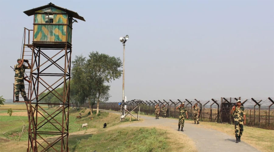 ২ বাংলাদেশিকে ফেরত দিল বিএসএফ