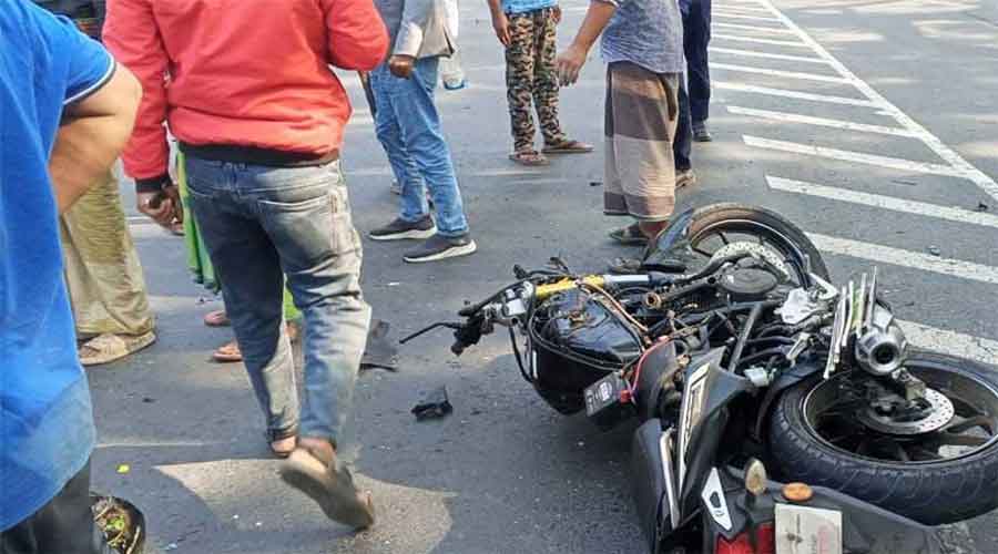 পরীক্ষা কেন্দ্রে যাওয়ার পথে বাসচাপায় ৩ জন নিহত