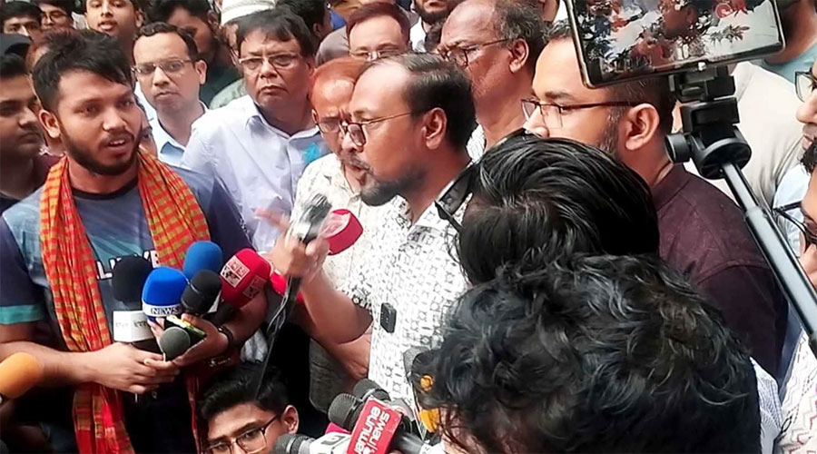 এখন তোমার ভাব ফ্যাসিবাদীর মতো, মাহফুজকে জবি শিক্ষক