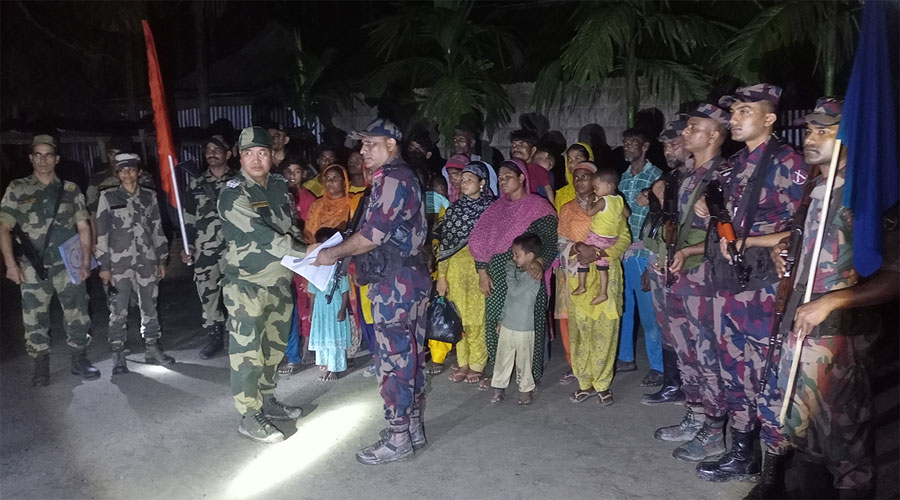 সীমান্তে আটক ২৪ বাংলাদেশিকে ফেরত আনল বিজিবি 
