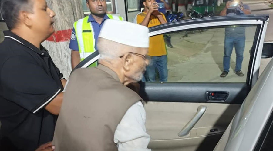 স্ত্রীর জিম্মায় ছাড়া পেলেন সাবেক ভূমিমন্ত্রী হীরা