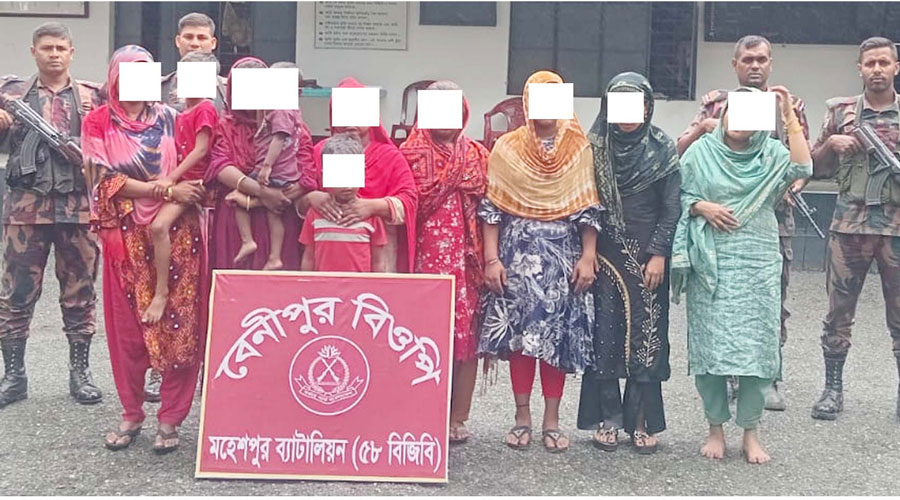 মহেশপুর সীমান্তে ১০ নারী ও শিশুকে পুশইন করেছে বিএসএফ