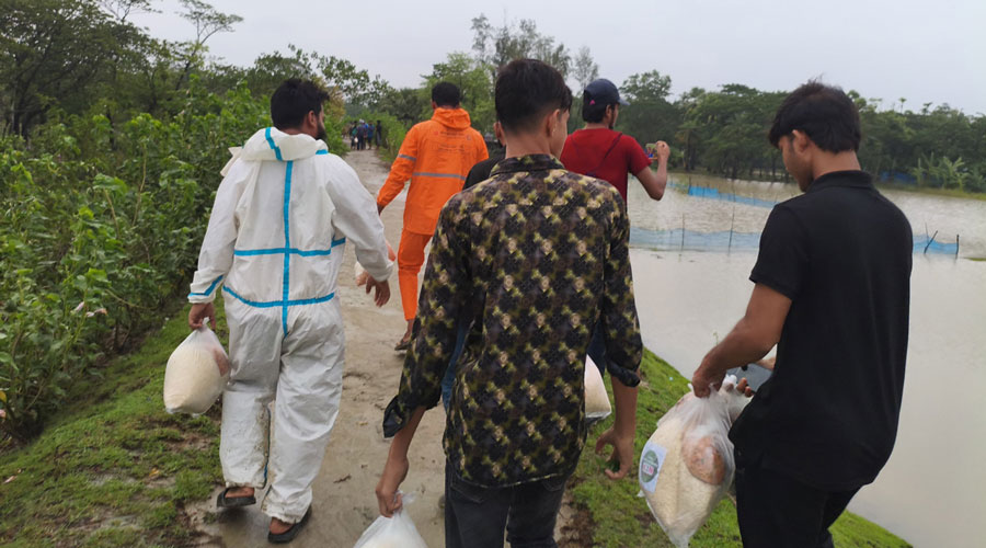 ৭০০ পানিবন্দি পরিবারের পাশে হান্নান মাসউদ