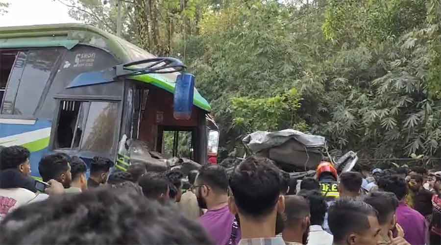 গাইবান্ধায় বাস-অটোরিকশার মুখোমুখি সংঘর্ষে নিহত ৩