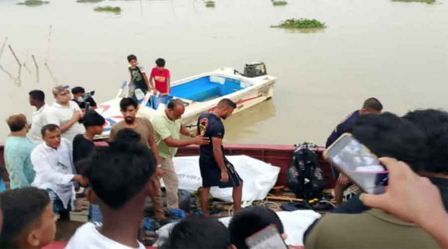 যমুনায় পড়ল অটোরিকশা, নিহত ২ 