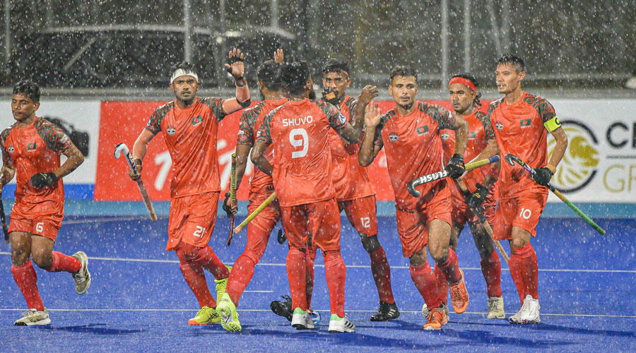 হকিতে আকস্মিক ক্যাম্প ‘বিচিত্র’ ঘোষণা