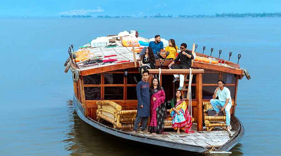 টাঙ্গুয়ার হাওরে পর্যটকবাহী হাউসবোটে নিষেধাজ্ঞা