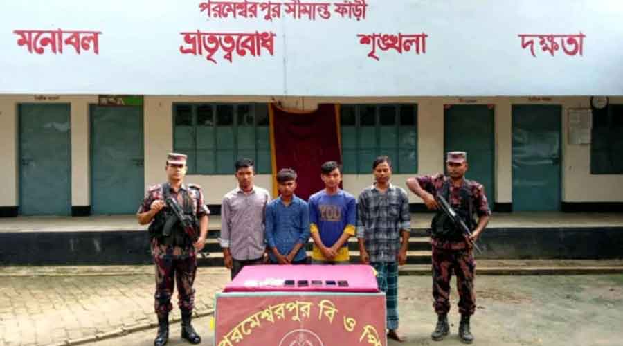 সীমান্ত দিয়ে ৪ জনকে বিএসএফের পুশ ইন