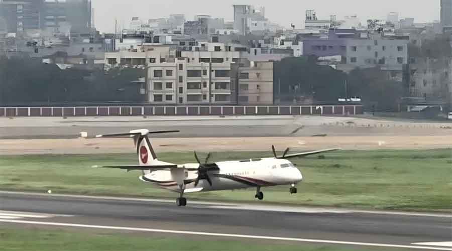 উড্ডয়নের পর ইঞ্জিনে ত্রুটি, ফিরে এলো বিমান