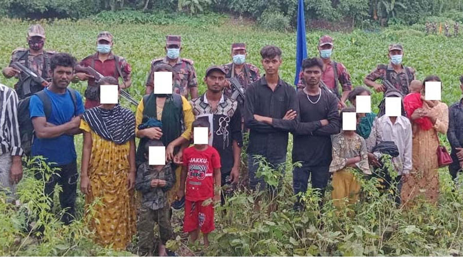 ভারতে আটক ১৫ বাংলাদেশিকে ফেরত দিয়েছে বিএসএফ