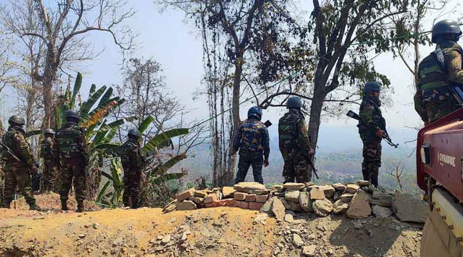 সেনাবাহিনীর অভিযানে কেএনএ কমান্ডারসহ নিহত ২