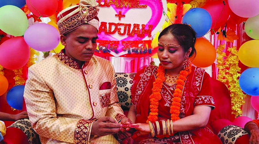 প্রেমের টানে মালয়েশিয়ার তরুণী নওগাঁয়, বসলেন বিয়ের পিঁড়িতে