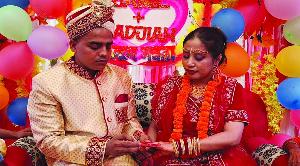 প্রেমের টানে মালয়েশিয়ার তরুণী নওগাঁয়, বসলেন বিয়ের পিঁড়িতে