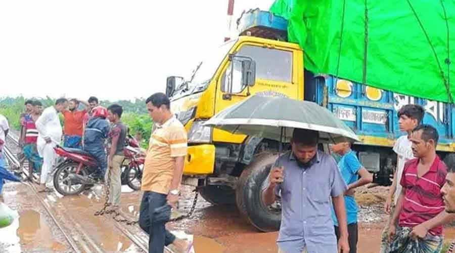তিন ঘণ্টা পর ঢাকার সঙ্গে উত্তরবঙ্গের রেল যোগাযোগ স্বাভাবিক