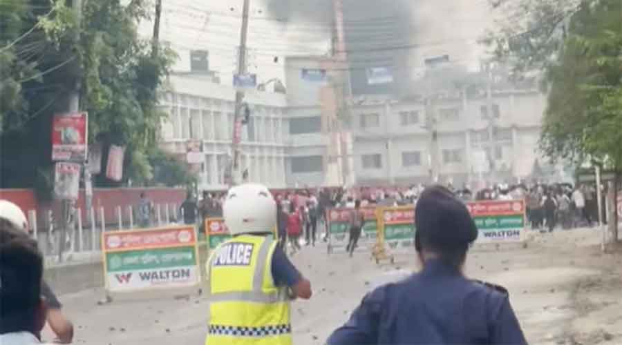 গোপালগঞ্জে ডিসির বাংলোয় হামলা