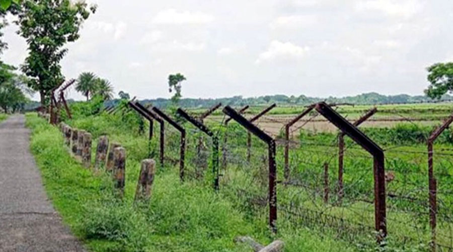৩ বাংলাদেশিকে ধরে নিয়ে গেছে বিএসএফ