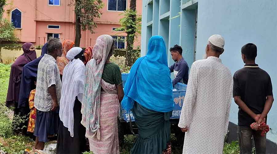 বসতঘরে একসঙ্গে ঝুলছিল স্বামী-স্ত্রীর মরদেহ