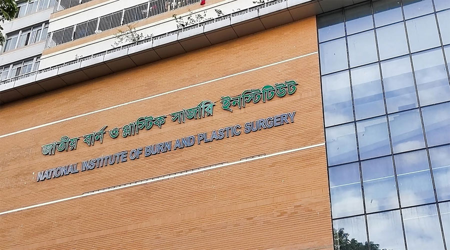 বিমান বিধ্বস্ত : নারী-শিশুসহ দগ্ধ ২৬ জন জাতীয় বার্নে