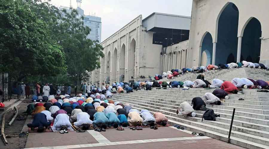 দেশের সব মসজিদে আজ বিশেষ দোয়া