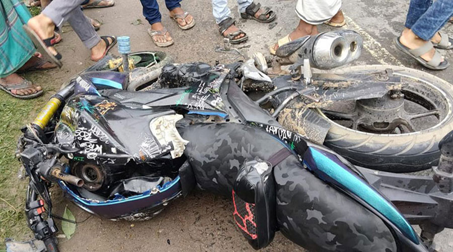 বাইক-অটোরিকশার ত্রিমুখী সংঘর্ষ, নিহত ৪