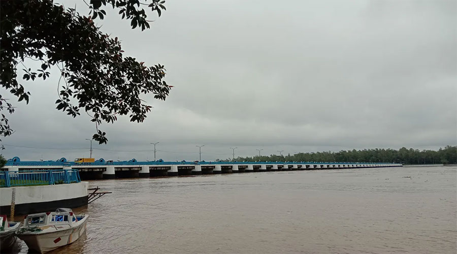  খুলে দেয়া হয়েছে তিস্তা ব্যারেজের ৪৪ গেট, বন্যার আশঙ্কা