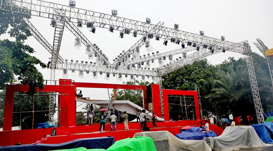 জুলাই ঘোষণাপত্র পাঠ: মানিক মিয়াতে চলছে শেষ মুহূর্তের প্রস্তুতি
