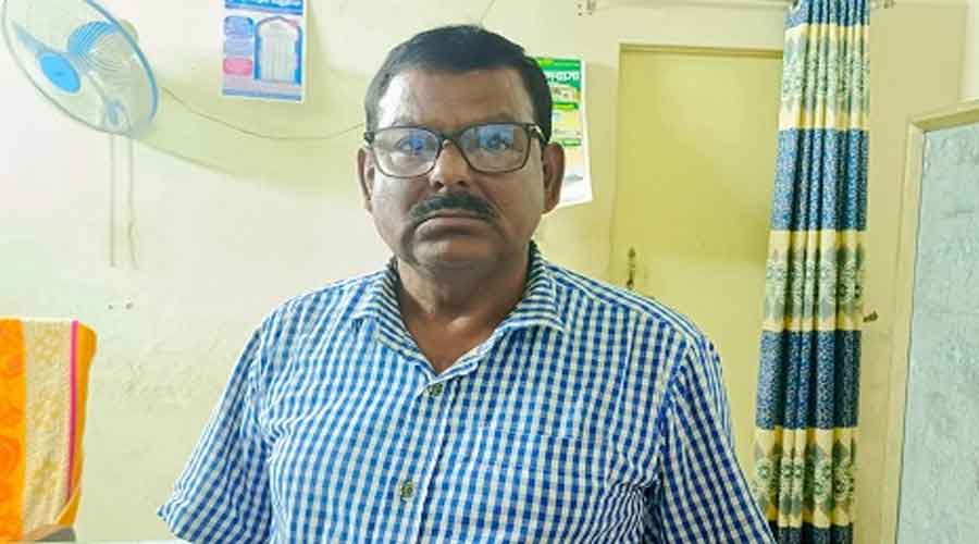 কালীগঞ্জে অবসরপ্রাপ্ত হয়েও চাকরিতে বহাল
