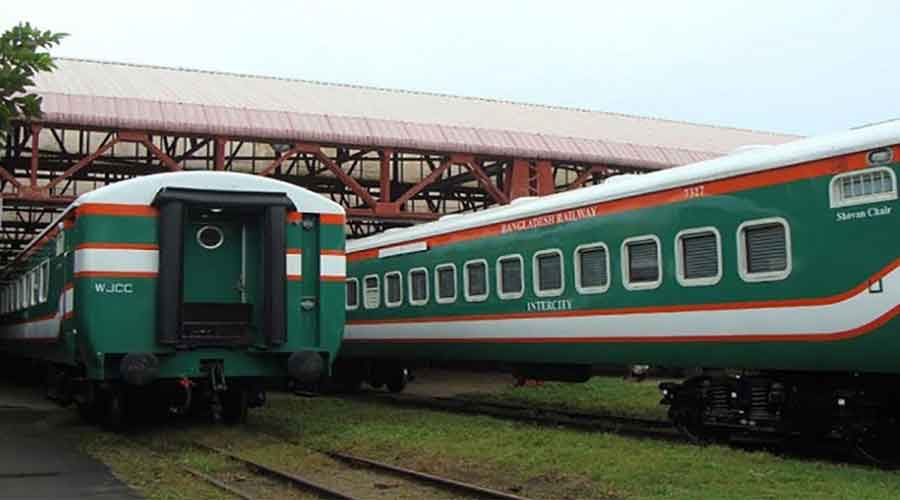 ৬ ঘণ্টা পর ঢাকা-উত্তরাঞ্চল ট্রেন চলাচল শুরু