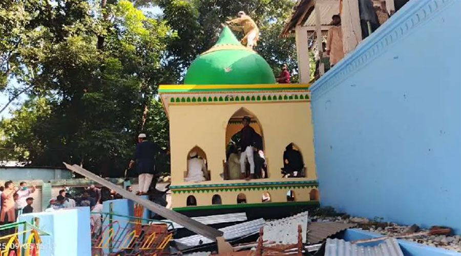  নুরাল পাগলের দরবারে হামলা-অগ্নিসংযোগ, নিহত ১