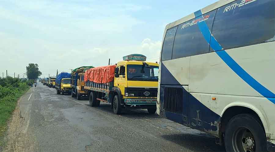 ফরিদপুর মহাসড়কে ২৩ কিলোমিটার যানজট