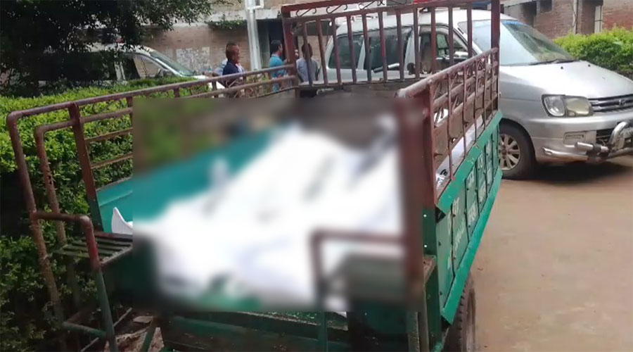 সাত সকালে সড়কে ঝড়লো ২ প্রাণ