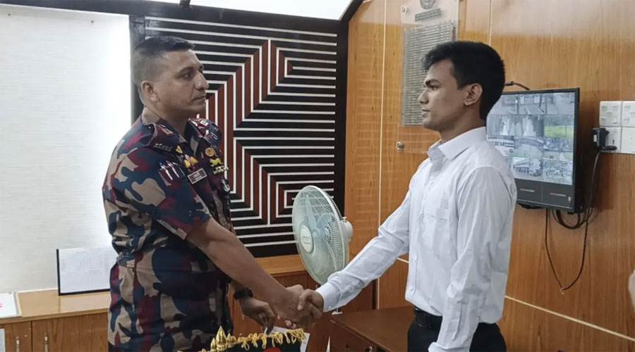 বিজিবিতে যোগ দিলেন সেই ফেলানীর ভাই