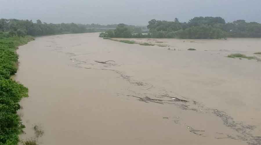 অসময়ে বাড়ছেই যমুনার পানি, প্লাবিত হচ্ছে নিম্নাঞ্চল