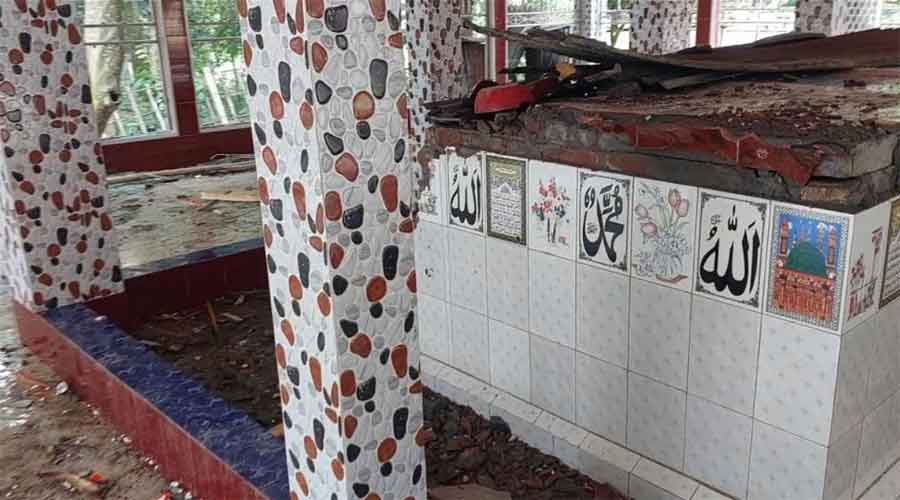 চার মাজারে ভাঙচুরের ঘটনায় মামলা, আসামি ২২০০