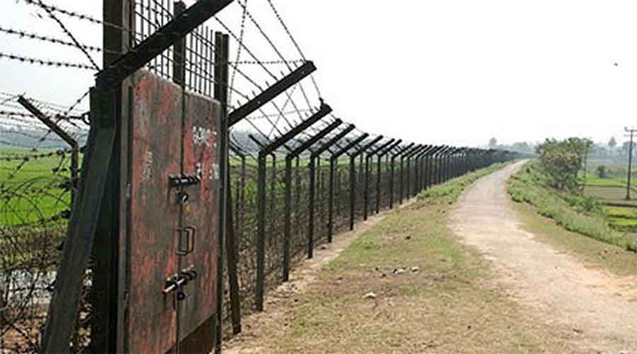 আফগান সীমান্তে হামলা চালাল পাকিস্তান