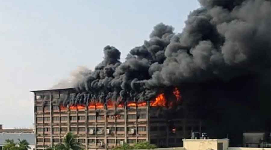 চট্টগ্রাম ইপিজেডে পোষাক কারখানায় ভয়াবহ আগুন