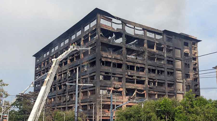 ১৭ ঘণ্টা পর নিয়ন্ত্রণে চট্টগ্রাম ইপিজেডের আগুন