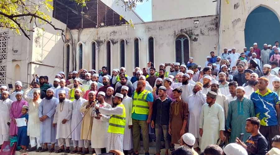 ইসকন নিষিদ্ধের দাবিতে বায়তুল মোকাররমের সামনে বিক্ষোভ