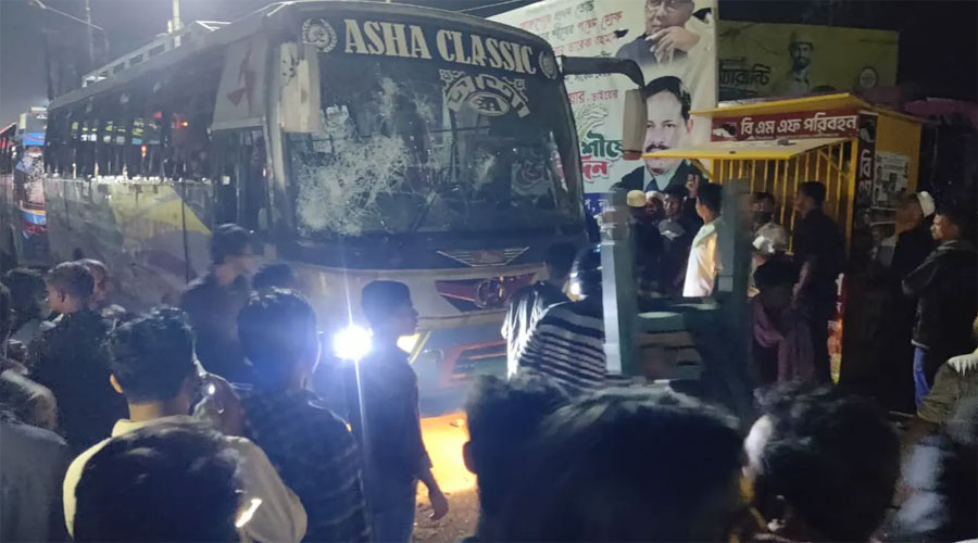 দফায় দফায় সংঘর্ষ, অর্ধশতাধিক বাস ভাঙচুর